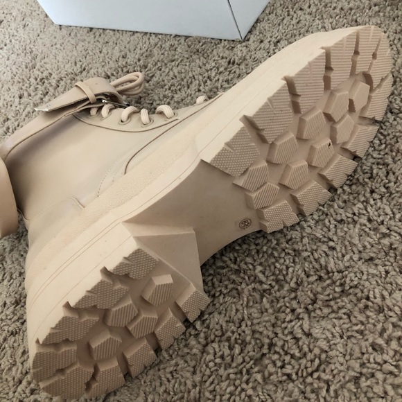 NWOT beige boots - Picture 5 of 7